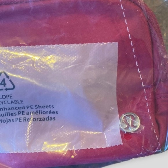 Lululemon Everywhere Belt Bag 1L in Wild Berry - Picture 7 of 10